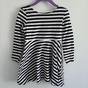 𝅺H&M Basic Organic Cotton Black White Striped Dress size 2-4Y